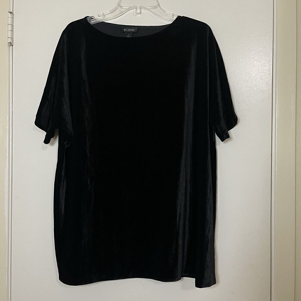 NWOT ST. JOHN Black velour holiday boat neck short sleeve top size Large